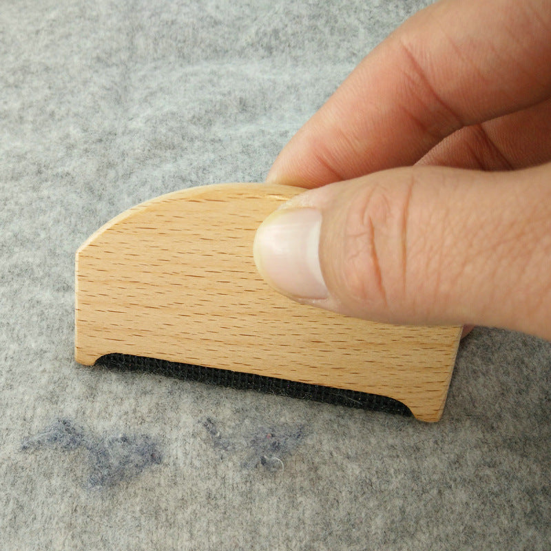 Wooden clothes ball remover - ChicaLux
