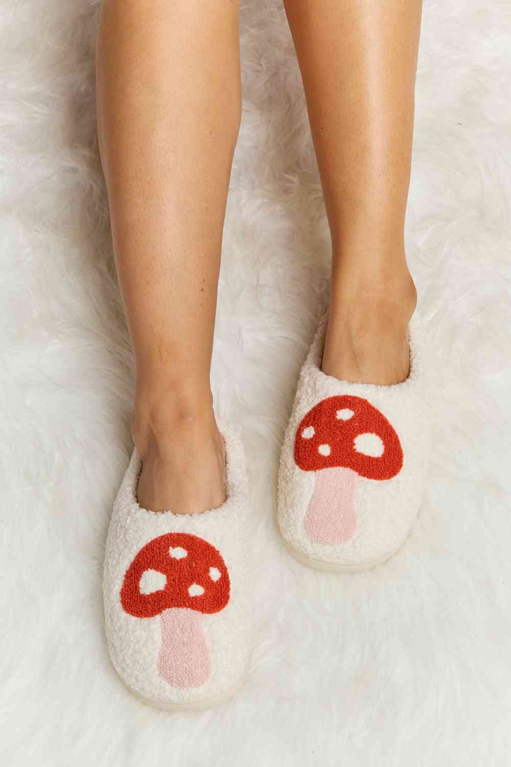 Melody Mushroom Print Plush Slide Slippers - ChicaLux