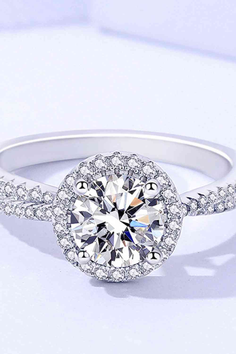 1 Carat Moissanite Round Shape Ring - ChicaLux