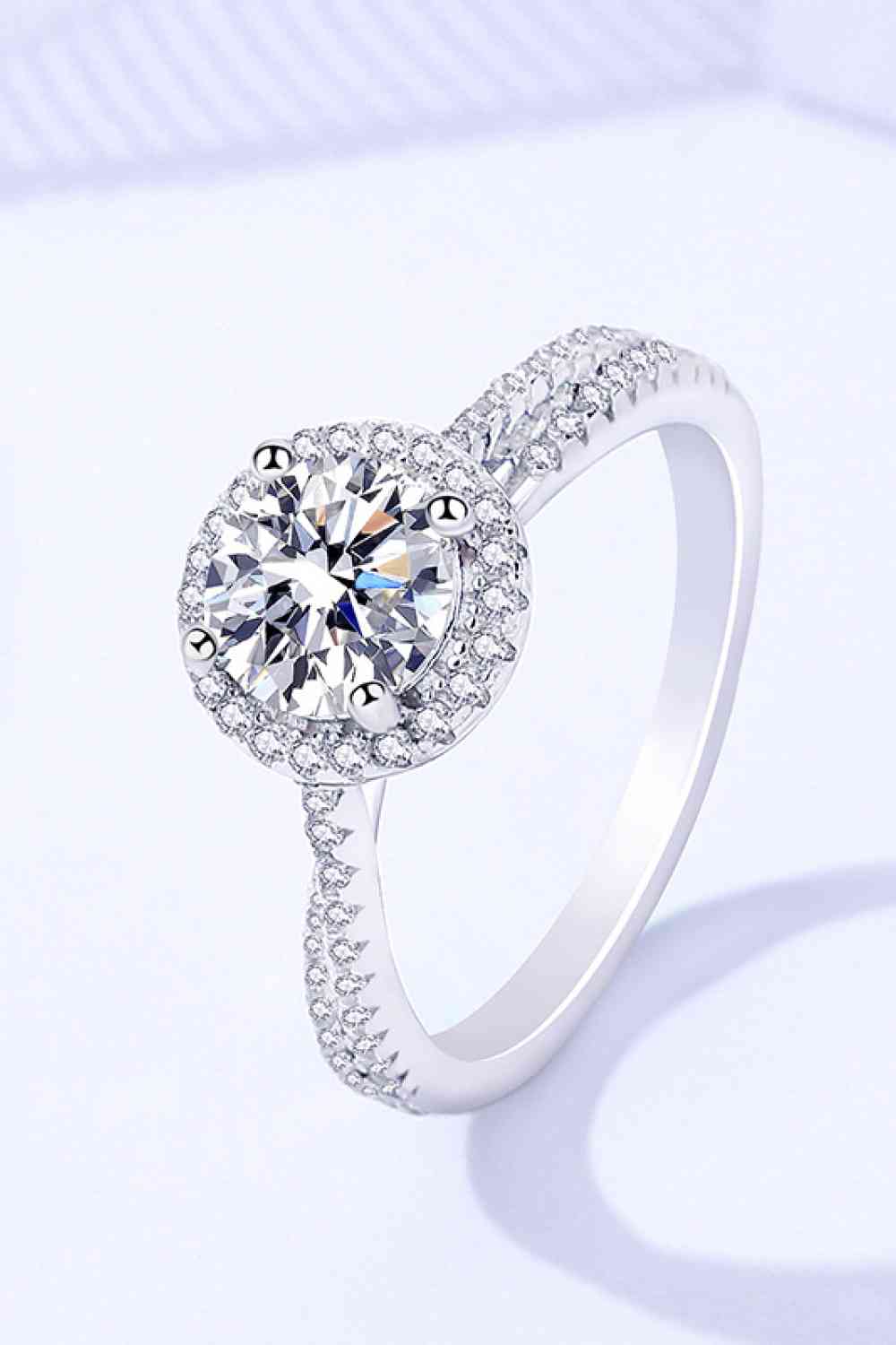 1 Carat Moissanite Round Shape Ring - ChicaLux
