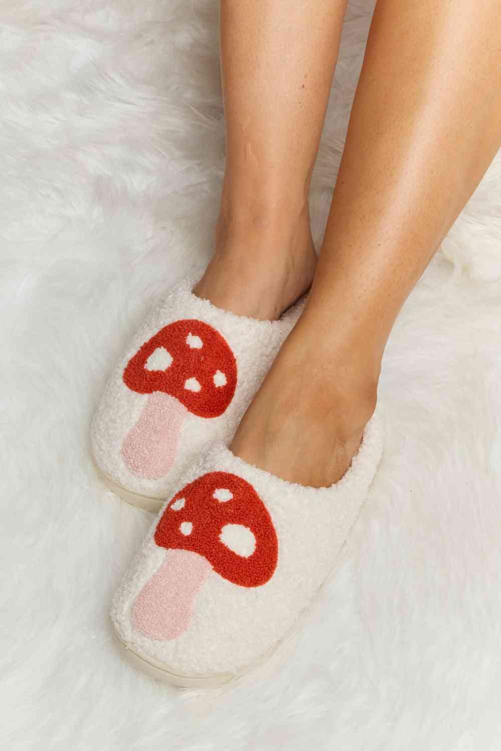 Melody Mushroom Print Plush Slide Slippers - ChicaLux